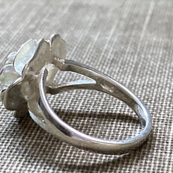 Silver stamped flower 🌺 design ring vintage size 8 - Picture 3 of 6